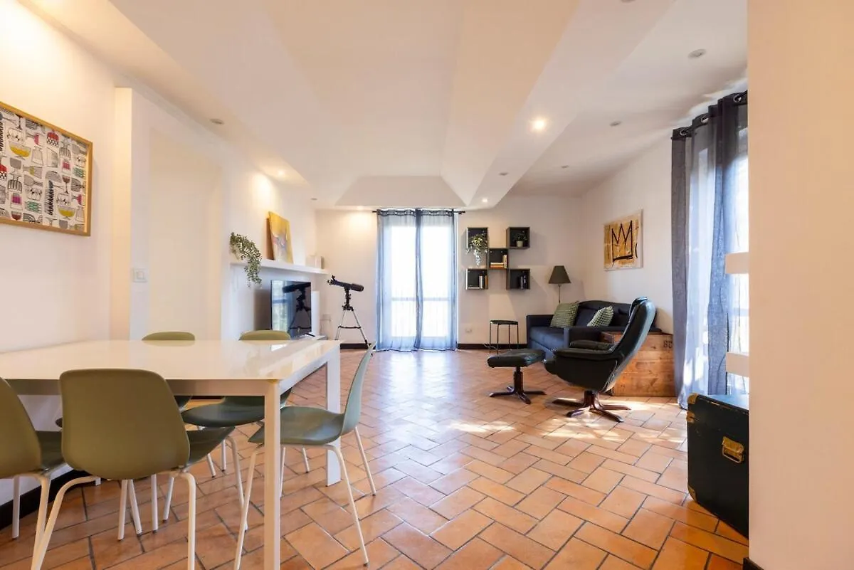 15Th-Century Apt, City-Mxp Train ミラノ 0*,  イタリア